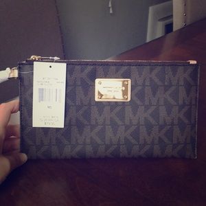 Authentic Michael Kors Clutch (with tags)
